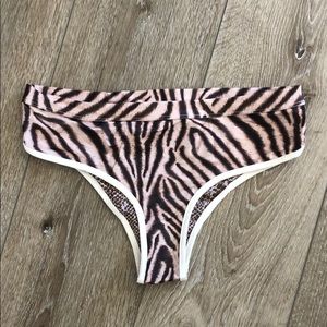 Acacia Sumatra bottom